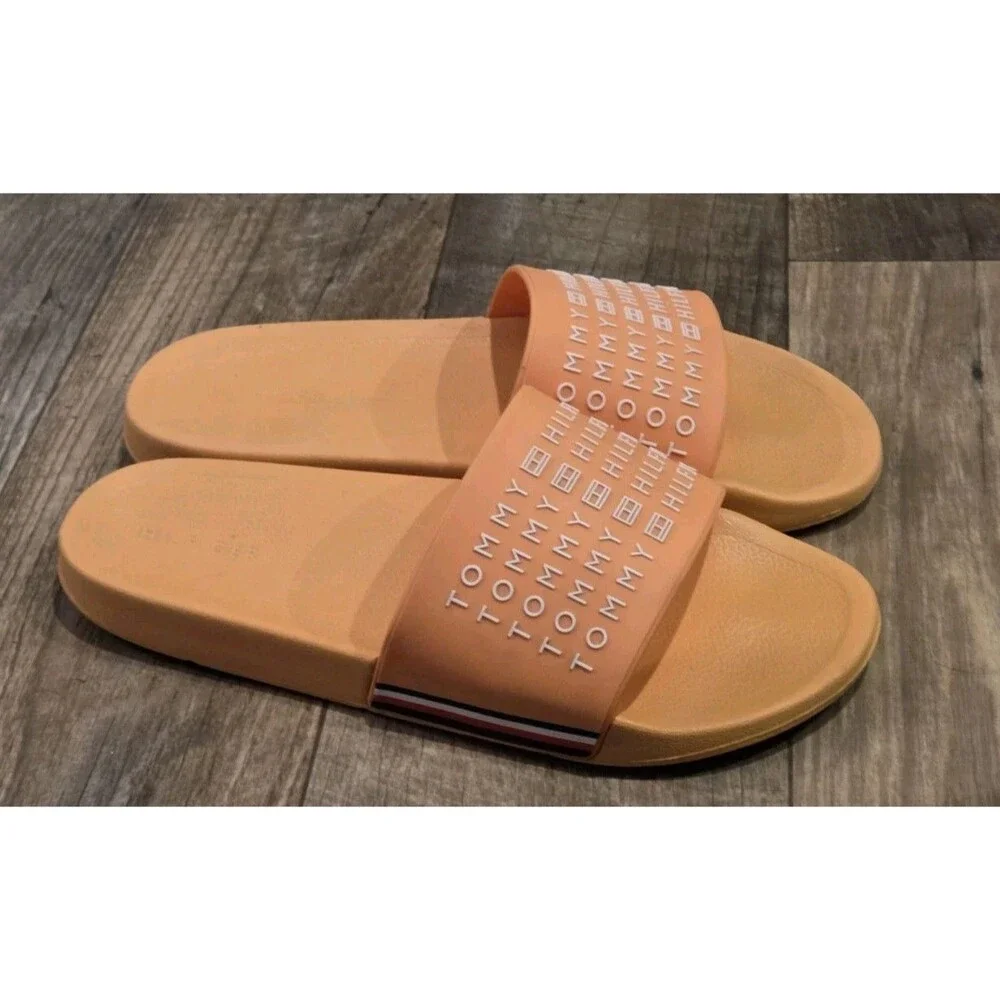 Tommy Hilfiger Esco-C slide sandals featuring a high relief logo strap -Size 10M